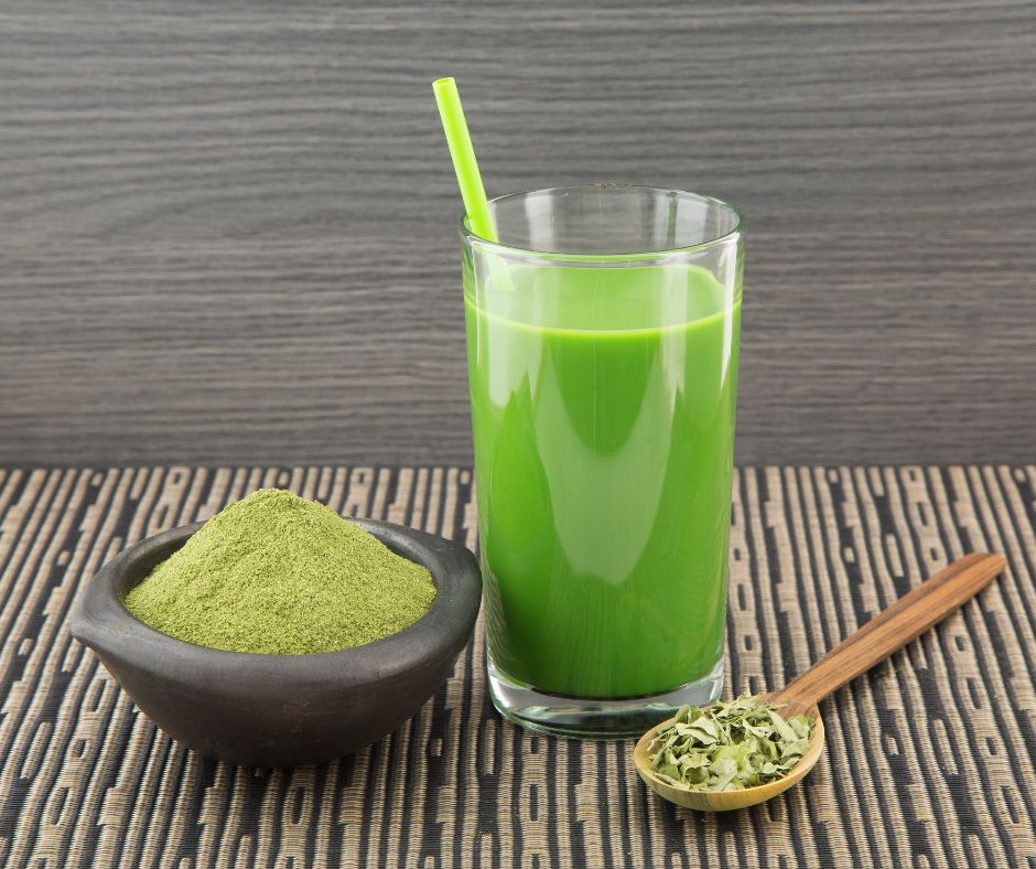 Moringa listy sú považované za superpotravinu vďaka ich vysokému obsahu živín a bioaktívnych zlúčenín. 