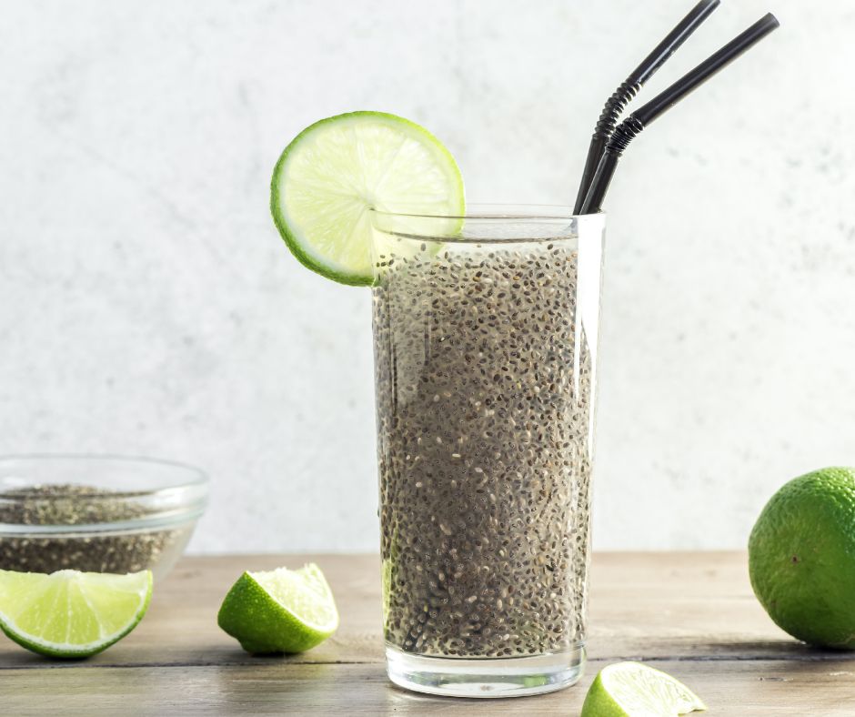Pred konzumaciou chia semienok je odporucane ich namocit aby sa dosiahla ich maximalna zelatinova konzistencia a zvysila sa stravitelnost