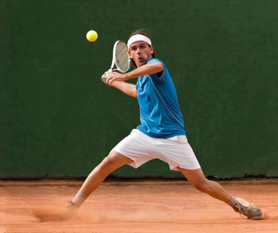 Tenisovy laket je jednym z najbeznejsich typov bolesti lakta