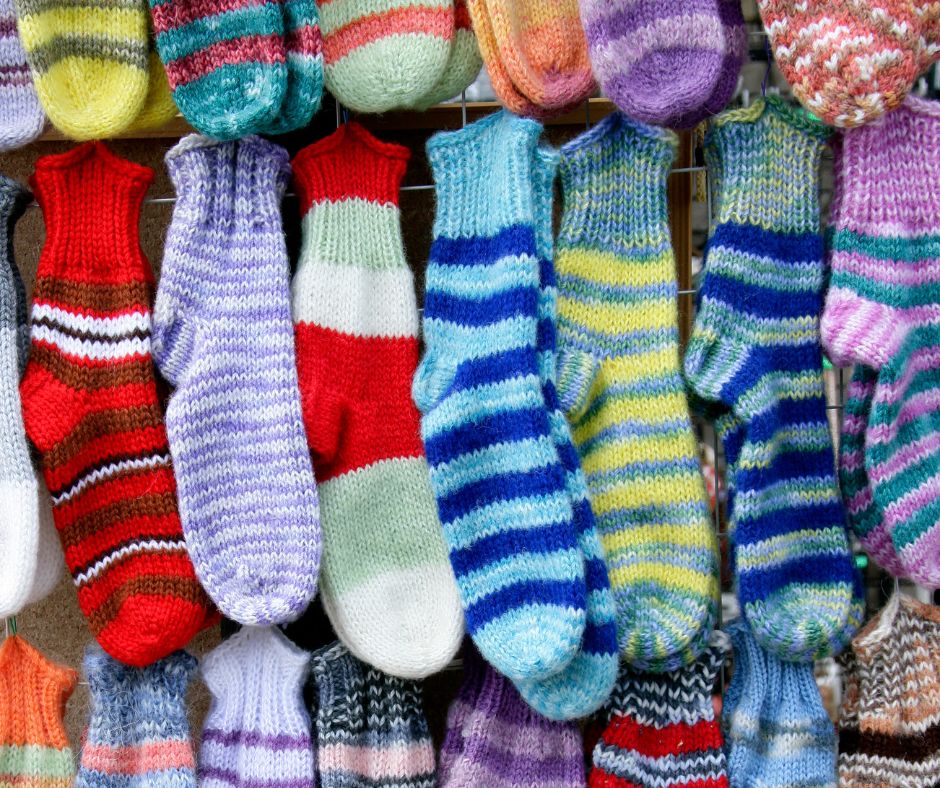 Zoberte si so sebou teple a pohodlne ponozky pretoze mnohe zeny pocitia chlad pocas porodu a pobytu v porodnici