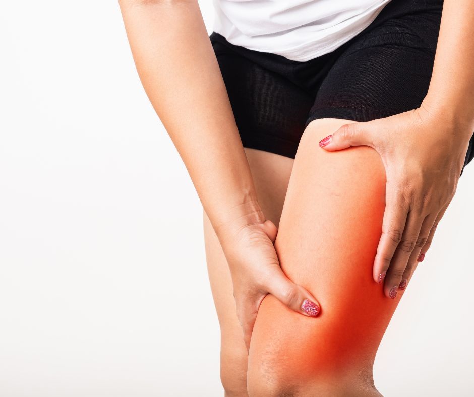 Dehydratacia cize nedostatok vody v tele je jednou z najcastejsich pricin krcov v nohach