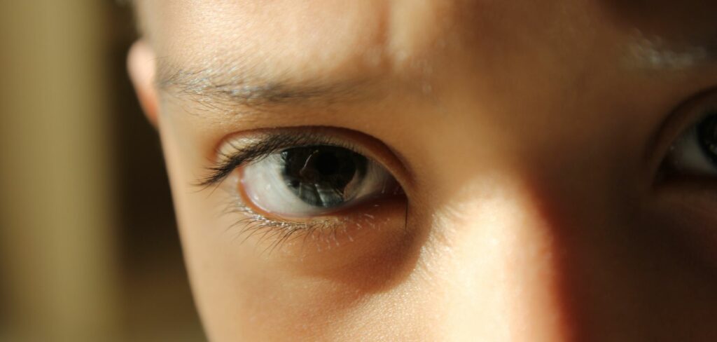 Prievan v oku u detí a jeho príznaky